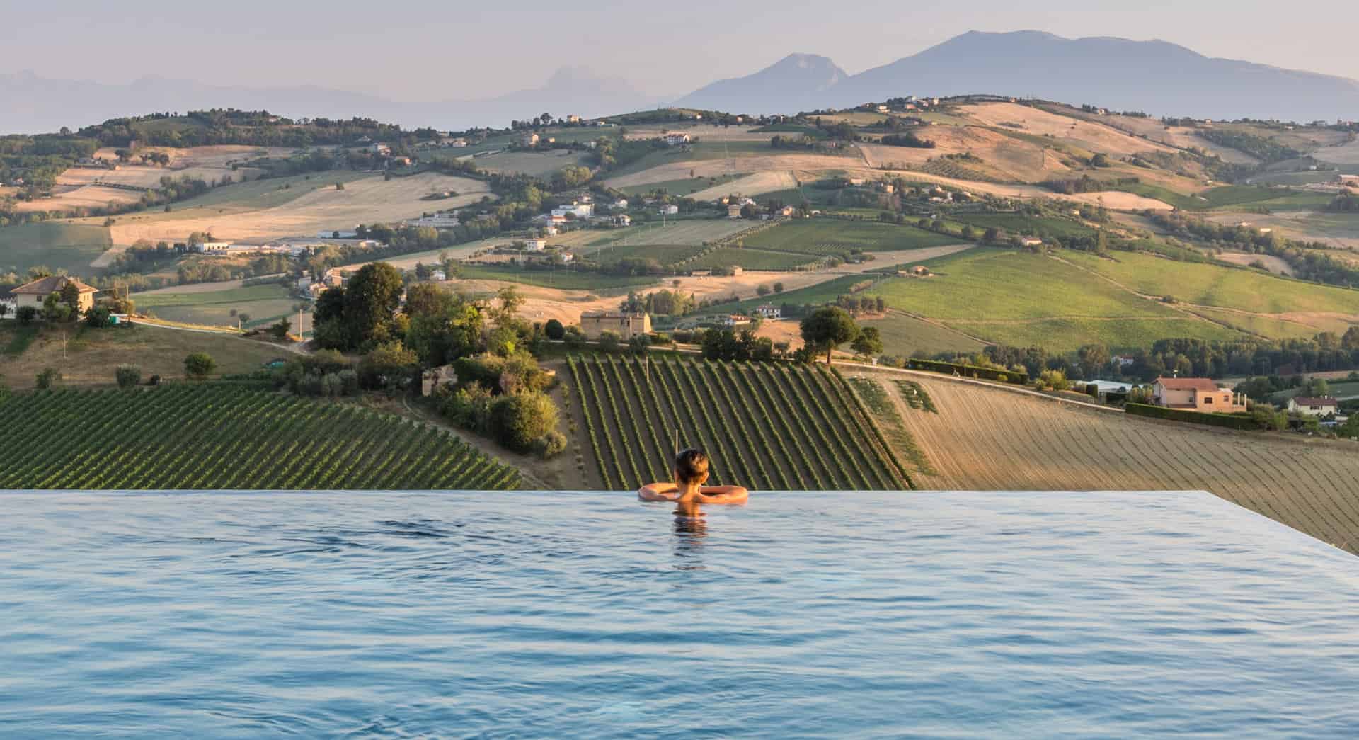 Panoramablick vom Ferienhaus in Italien mit Pool zur Alleinnutzung