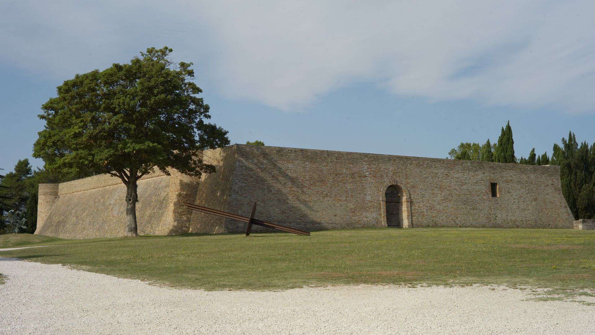 Eingang zur Festung Albornoz (Bildquelle: Limoncellista)