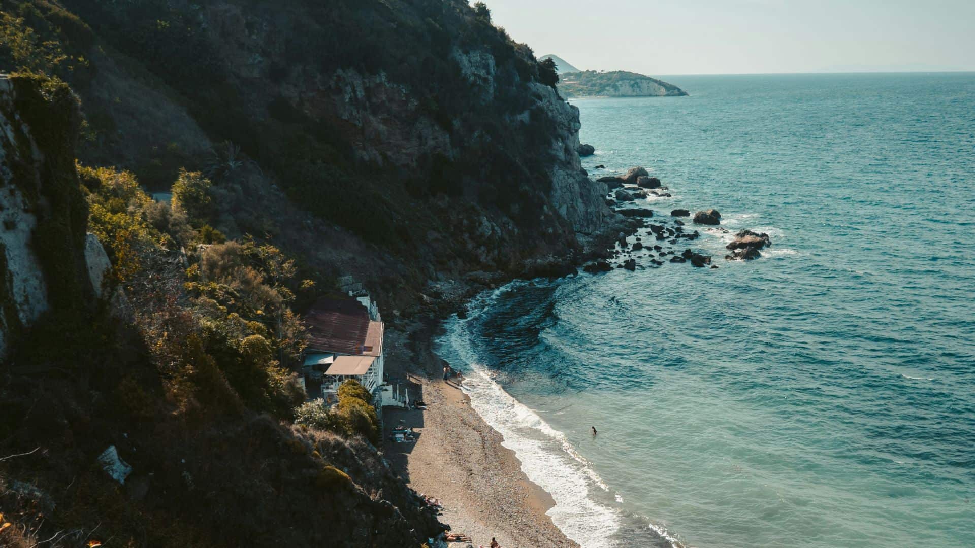 Blick auf einen Strand der Insel Elba