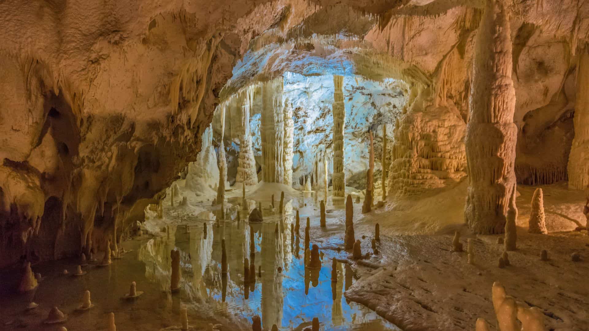 Das Innere der Frasassi-Höhlen